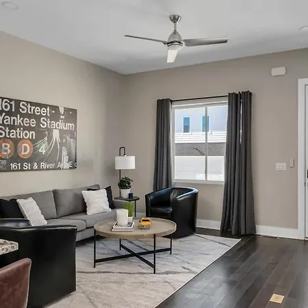 Brand New Side By Side Homes - Sleeps 24 Guests * Nashville