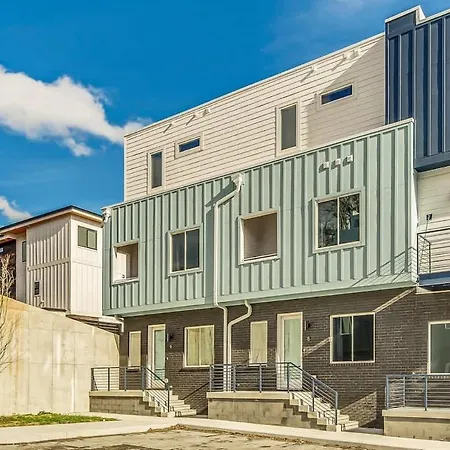 Brand New Side By Side Homes - Sleeps 24 Guests *