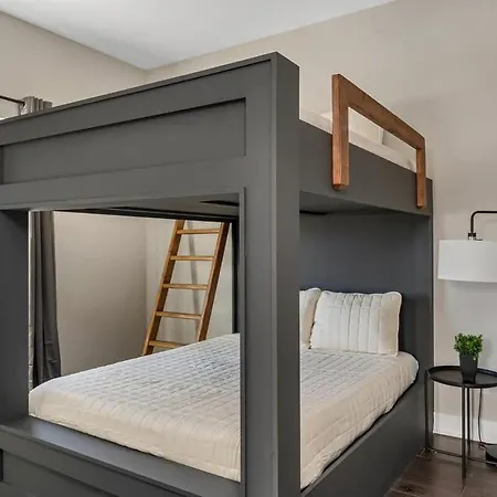 Gorgeous New Nash - Rooftop Views - Hot Tub