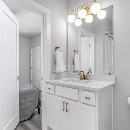 Holiday home Spacious Nash For 12 Near Broadway *