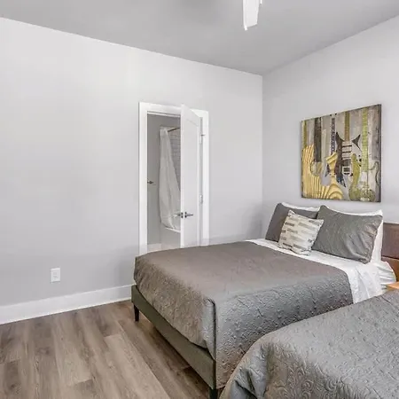 Spacious Nash For 12 Near Broadway Holiday home