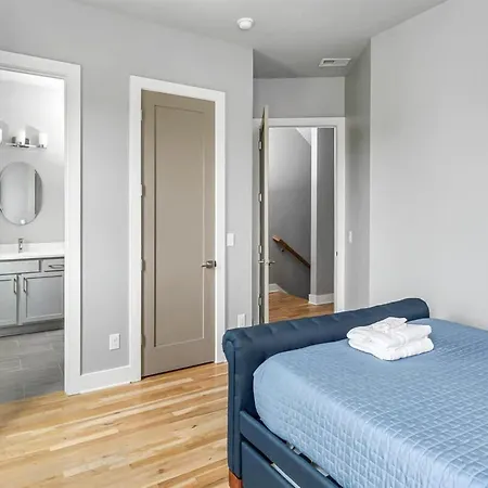 Spacious Sleeps 12 Rooftop Lounge * Nashville