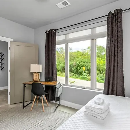 Spacious Sleeps 12 Rooftop Lounge * Nashville