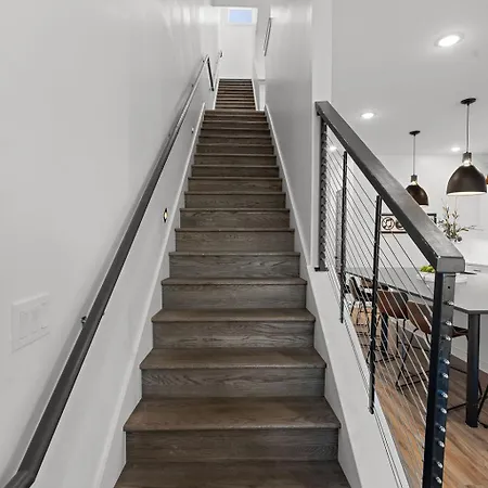 Charmer - Private Rooftop - Sleeps 14
