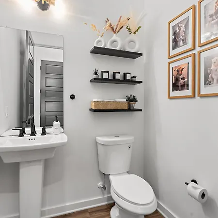 Charmer - Private Rooftop - Sleeps 14