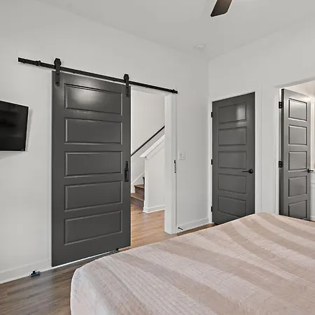 Holiday home Charmer - Private Rooftop - Sleeps 14 Nashville