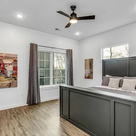Cozy House - Great Rooftop - Walks To Bars Holiday home *