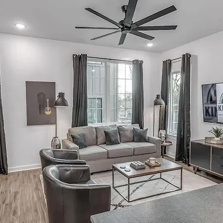 Cozy House - Great Rooftop - Walks To Bars Holiday home *