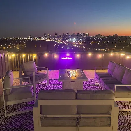 Rooftop Skyline Views - Private Hot Tub - Fire Pit Holiday home *