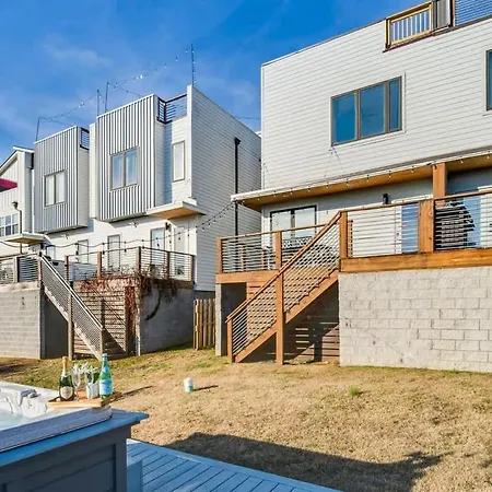 Rooftop Skyline Views - Private Hot Tub - Fire Pit * Nashville