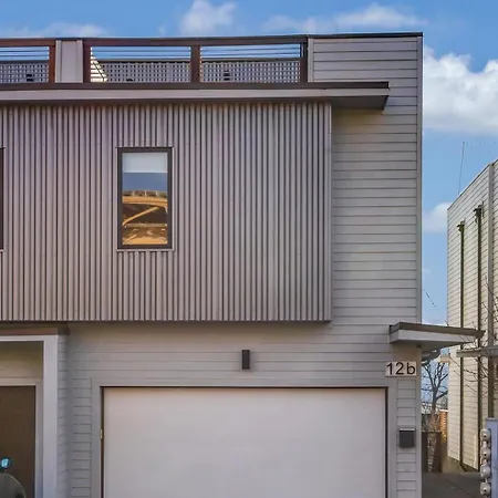 Rooftop Skyline Views - Private Hot Tub - Fire Pit
