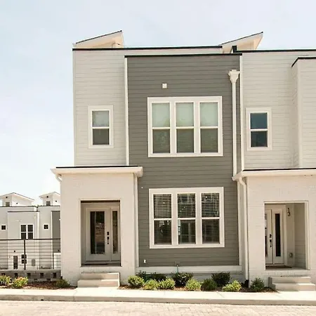 Creative Oasis Minutes To Broadway Rooftop Deck Holiday home *