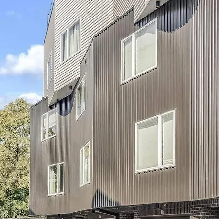 Two Large Homes Minutes To Downtown Holiday home *