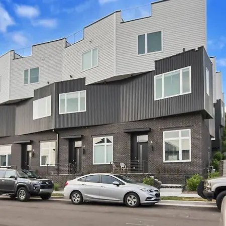 Two Large Homes Minutes To Downtown