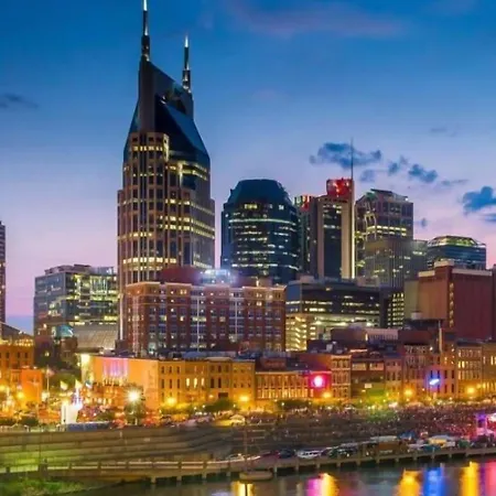 Cowgirl's Hideaway-rooftop Patio- 2 Mi To Broadway *