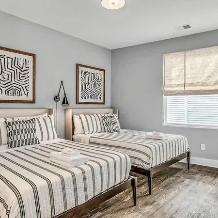 Cowgirl's Hideaway-rooftop Patio- 2 Mi To Broadway Holiday home
