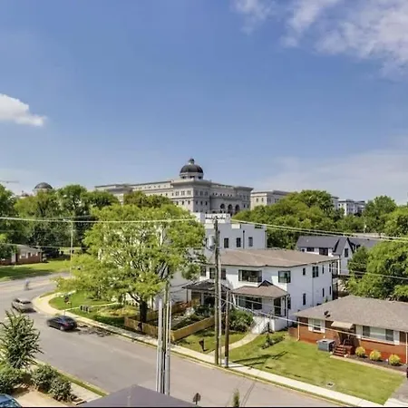 Spacious Close To Belmont Rooftop *