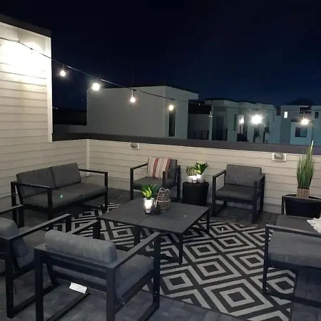 5 Min Uber To Downtown - 2 Car Gargage - Rooftop Holiday home