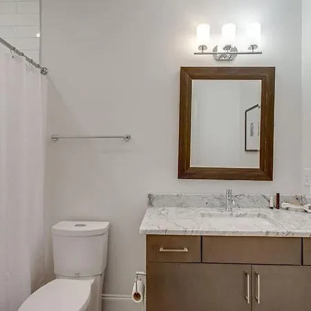 5 Min Uber To Downtown - 2 Car Gargage - Rooftop Holiday home Nashville