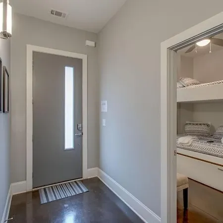 5 Min Uber To Downtown - 2 Car Gargage - Rooftop Holiday home *