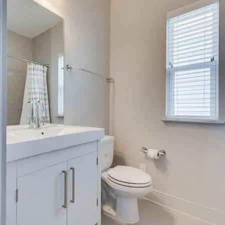Holiday home Gorgeous 2miles To Lower Broadway *