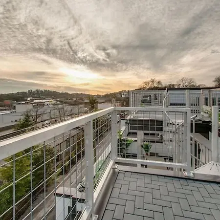 Holiday home Spectacular Double Rooftop 7 Mins To Broadway *