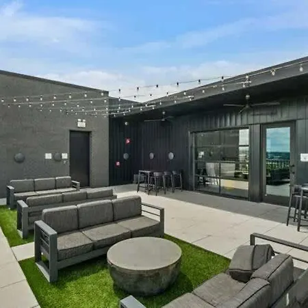 Holiday home 6 Min To Broadway - Gym Rooftop Sleeps 8 *