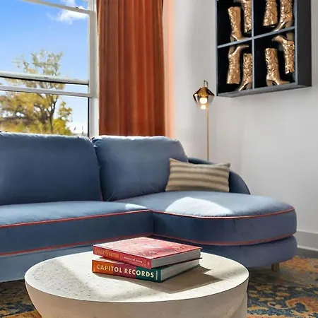The Southern Lady - Newly Renovated Spacious Patio Holiday home *