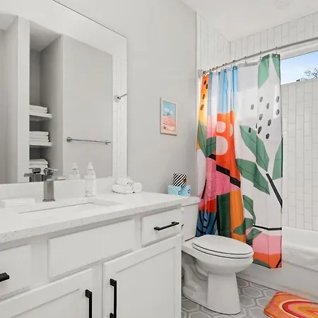 Large Marvel Themed 14ppl Spacious Townhome Holiday home *
