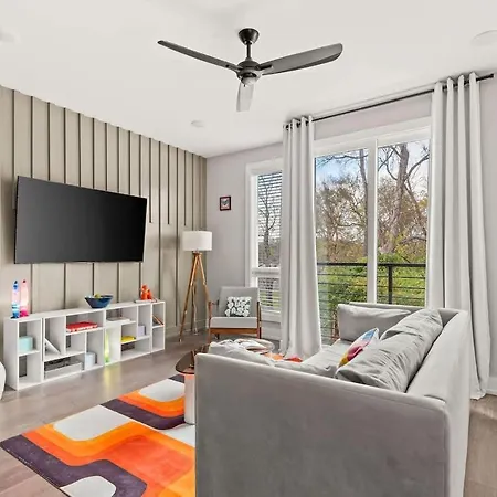 Large Marvel Themed 14ppl Spacious Townhome *