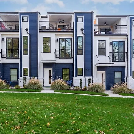 Large Marvel Themed 14ppl Spacious Townhome Holiday home Nashville