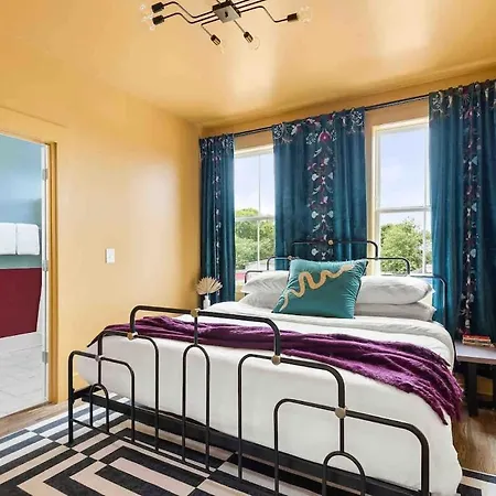 Large Full - 10 Min Broadway 16ppl 10 Beds Holiday home Nashville
