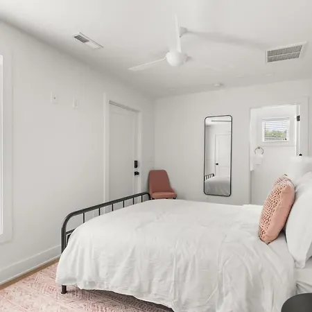 4bd Townhome East Nash With Rooftop 12ppl Holiday home Nashville