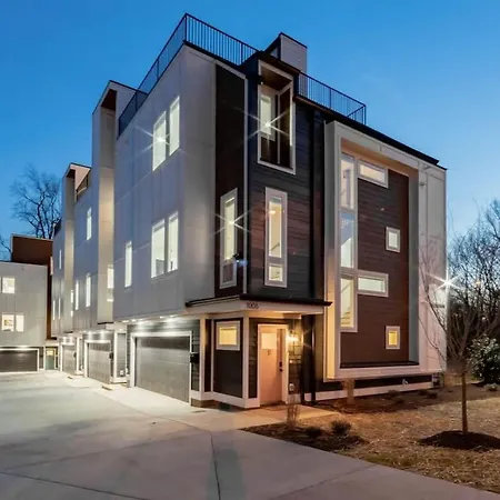 Holiday home 4bd Townhome East Nash With Rooftop 12ppl