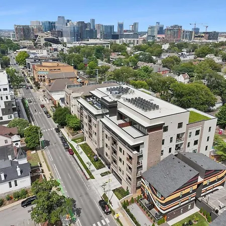 Let Er Buck On Music Row, Mins To Broadway With Pool, Gym, Balcony