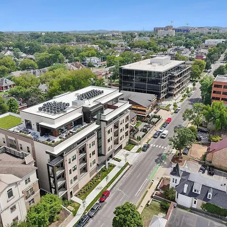 Let Er Buck On Music Row, Mins To Broadway With Pool, Gym, Balcony Holiday home Nashville