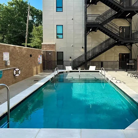 Let Er Buck On Music Row, Mins To Broadway With Pool, Gym, Balcony * Nashville