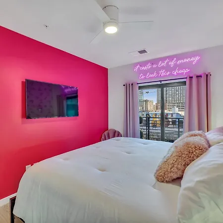 The High Note Short Walk To Broadway, Heated Pool, Gym, Parking