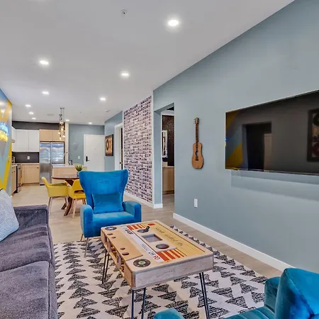 The High Note Short Walk To Broadway, Heated Pool, Gym, Parking *