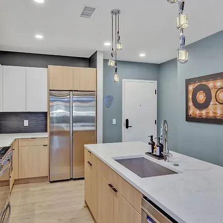 The High Note Short Walk To Broadway, Heated Pool, Gym, Parking Apartment *