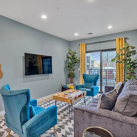 The High Note Short Walk To Broadway, Heated Pool, Gym, Parking *