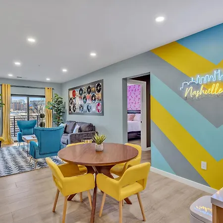 The High Note Short Walk To Broadway, Heated Pool, Gym, Parking Apartment