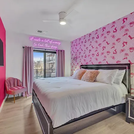 Apartment The High Note Short Walk To Broadway, Heated Pool, Gym, Parking *