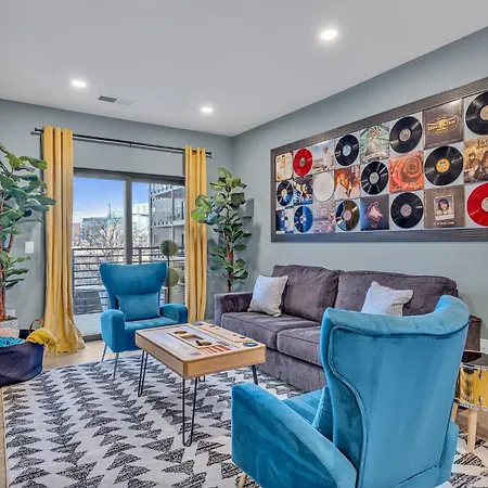 Apartment The High Note Short Walk To Broadway, Heated Pool, Gym, Parking *