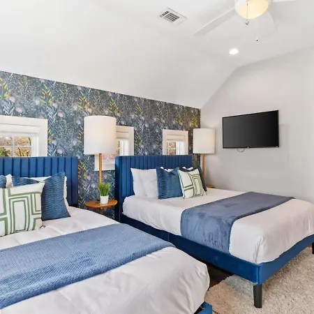 Holiday home Modern Bliss With Garage By 12 South Restaurants And 2 Miles Broadway Nashville