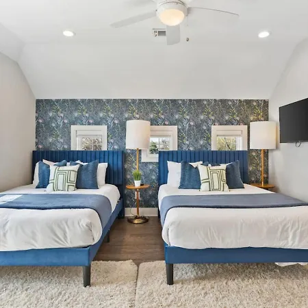Modern Bliss With Garage By 12 South Restaurants And 2 Miles Broadway Holiday home