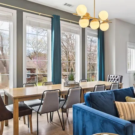 Modern Bliss With Garage By 12 South Restaurants And 2 Miles Broadway Holiday home Nashville