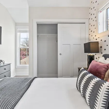 Holiday home Modern Bliss With Garage By 12 South Restaurants And 2 Miles Broadway Nashville