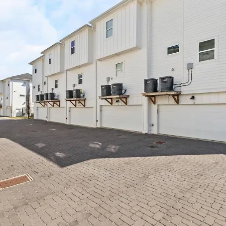 Upscale Townhome 3 Miles To Downtown With 2 Car Garage Holiday home Nashville