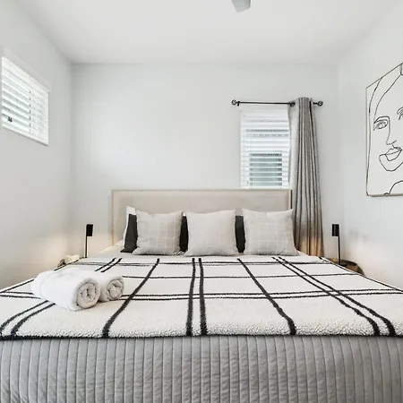 Modern 3-story Townhome W Rooftop & Views * Nashville